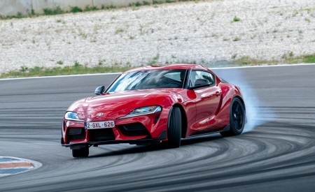 2026 Toyota GR Supra Lightweight EVO Front Three-Quarter Wallpaper 450x275 (21)