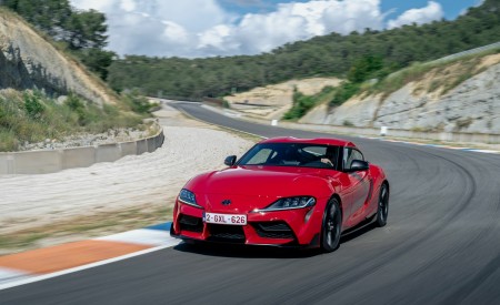 2026 Toyota GR Supra Lightweight EVO Front Three-Quarter Wallpaper 450x275 (8)