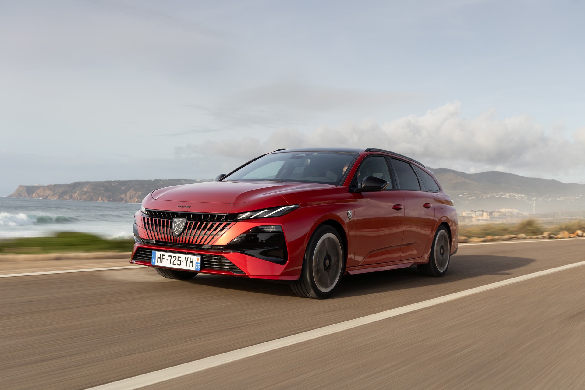 Download 2026 Peugeot 308 SW Plug-In Hybrid car wallpapers in HD and 4K for your desktop, phone or tablet.