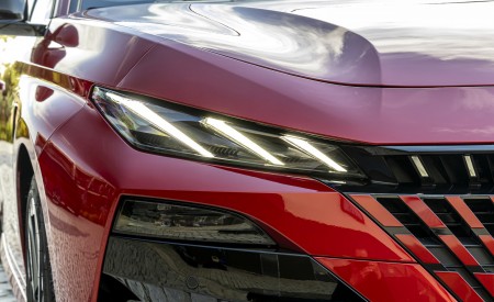 2026 Peugeot 308 SW Plug-In Hybrid Headlight Wallpaper 450x275 (9)