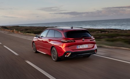 2026 Peugeot 308 SW Plug-In Hybrid Rear Three-Quarter Wallpaper 450x275 (6)