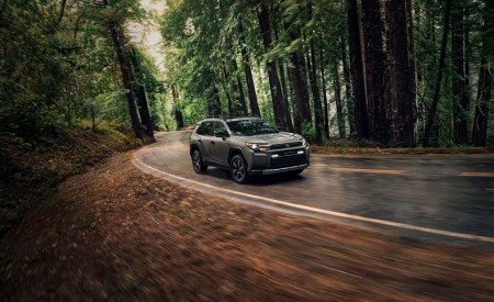 2026 Toyota RAV4 HEV Woodland Front Three-Quarter Wallpaper 450x275 (96)