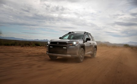 2026 Toyota RAV4 HEV Woodland Front Three-Quarter Wallpaper 450x275 (75)