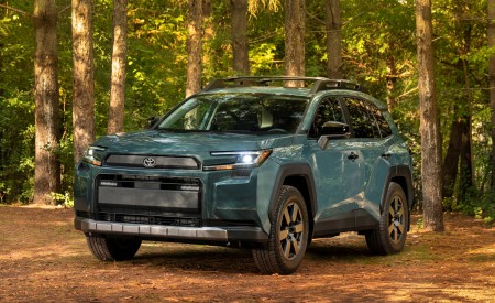 2026 Toyota RAV4 HEV Woodland Front Three-Quarter Wallpaper 450x275 (9)