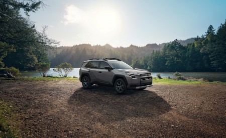 2026 Toyota RAV4 HEV Woodland Front Three-Quarter Wallpaper 450x275 (97)