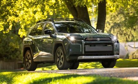 2026 Toyota RAV4 HEV Woodland Front Three-Quarter Wallpaper 450x275 (10)