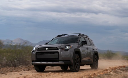 2026 Toyota RAV4 HEV Woodland Front Three-Quarter Wallpaper 450x275 (77)