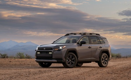 2026 Toyota RAV4 HEV Woodland Front Three-Quarter Wallpaper 450x275 (67)