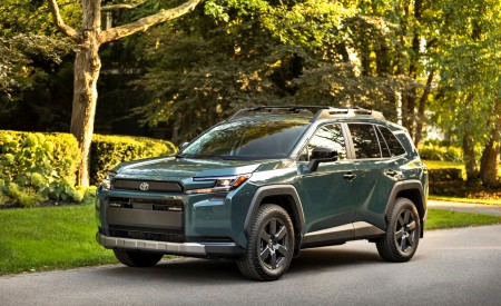 2026 Toyota RAV4 HEV Woodland Front Three-Quarter Wallpaper 450x275 (13)