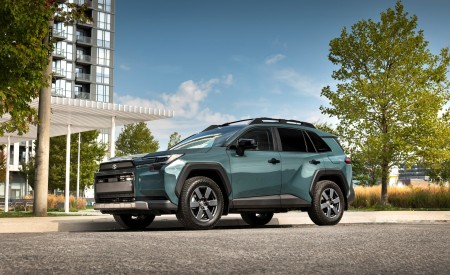 2026 Toyota RAV4 HEV Woodland Front Three-Quarter Wallpaper 450x275 (1)