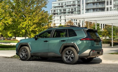 2026 Toyota RAV4 HEV Woodland Rear Three-Quarter Wallpaper 450x275 (6)