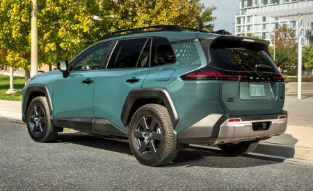 2026 Toyota RAV4 HEV Woodland Rear Three-Quarter Wallpaper 450x275 (7)