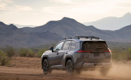2026 Toyota RAV4 HEV Woodland Rear Three-Quarter Wallpaper 450x275 (82)