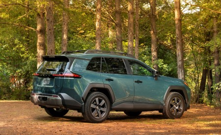 2026 Toyota RAV4 HEV Woodland Rear Three-Quarter Wallpaper 450x275 (12)