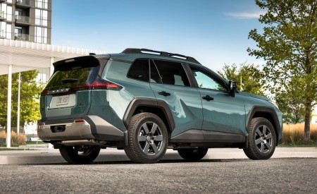 2026 Toyota RAV4 HEV Woodland Rear Three-Quarter Wallpaper 450x275 (8)