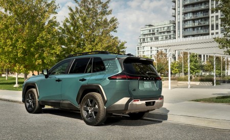 2026 Toyota RAV4 HEV Woodland Rear Three-Quarter Wallpaper 450x275 (2)