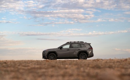 2026 Toyota RAV4 HEV Woodland Side Wallpaper 450x275 (74)