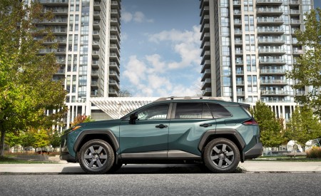 2026 Toyota RAV4 HEV Woodland Side Wallpaper 450x275 (3)