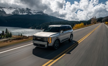 2027 Kia Telluride SXP Front Three-Quarter Wallpaper 450x275 (7)