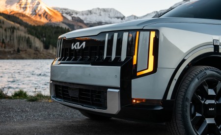 2027 Kia Telluride SXP Grille Wallpaper 450x275 (17)