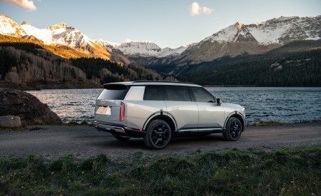 2027 Kia Telluride SXP Rear Three-Quarter Wallpaper 450x275 (3)