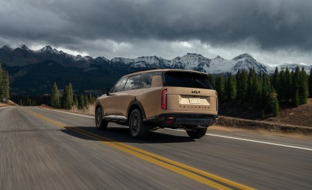 2027 Kia Telluride X-Pro Rear Three-Quarter Wallpaper 450x275 (11)