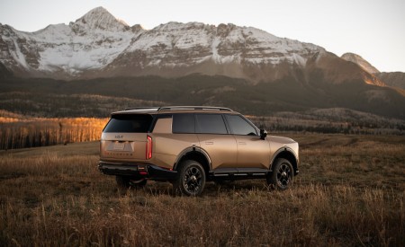 2027 Kia Telluride X-Pro Rear Three-Quarter Wallpaper 450x275 (2)