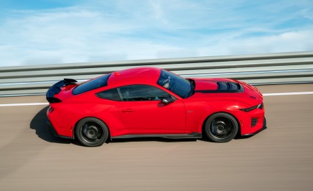 2026 Ford Mustang Dark Horse SC Side Wallpaper 450x275 (25)