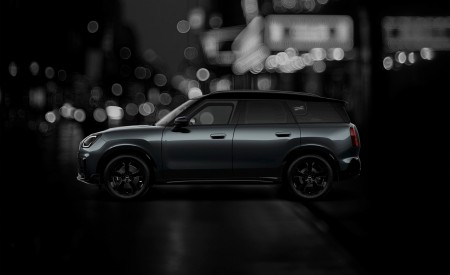 2026 Mini Cooper Countryman Shadow Edition Side Wallpaper 450x275 (2)