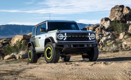 2027 Ford Bronco RTR Front Three-Quarter Wallpaper 450x275 (9)