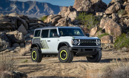 2027 Ford Bronco RTR Front Three-Quarter Wallpaper 450x275 (12)