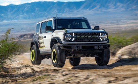 2027 Ford Bronco RTR Front Three-Quarter Wallpaper 450x275 (3)
