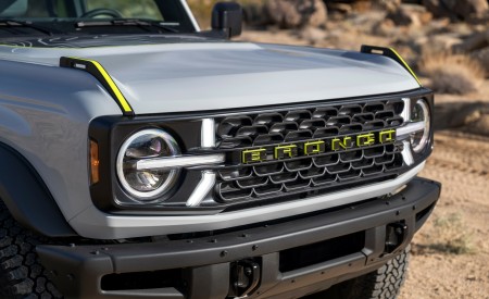 2027 Ford Bronco RTR Grille Wallpaper 450x275 (20)