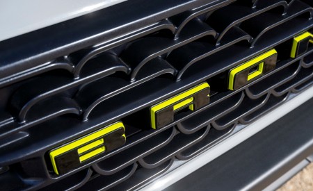 2027 Ford Bronco RTR Grille Wallpaper 450x275 (24)