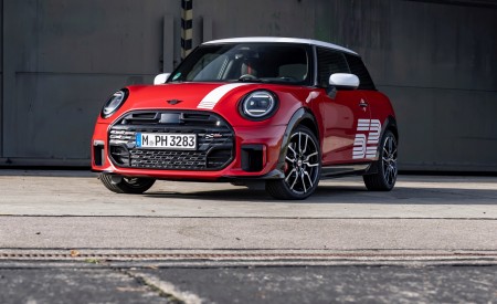 2026 Mini 1965 Victory Edition Front Three-Quarter Wallpaper 450x275 (10)