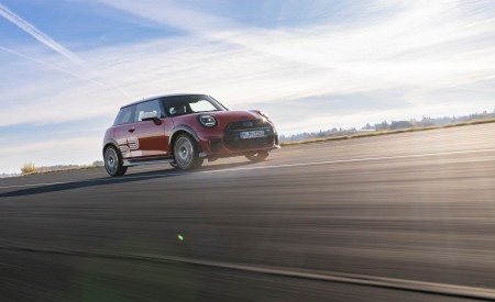 2026 Mini 1965 Victory Edition Front Three-Quarter Wallpaper 450x275 (6)