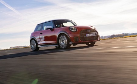 2026 Mini 1965 Victory Edition Front Three-Quarter Wallpaper 450x275 (2)