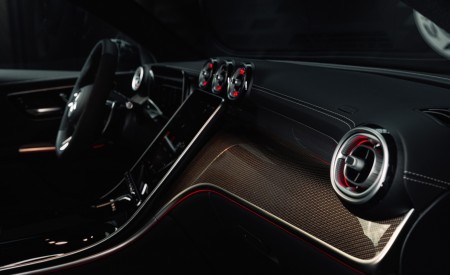 2027 Mercedes-AMG GLC 53 4Matic+ Coupe Central Console Wallpaper 450x275 (29)