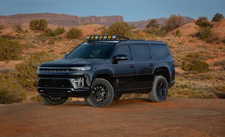 2026 Jeep Grand Wagoneer Commander Concept Front Three-Quarter Wallpaper 450x275 (2)