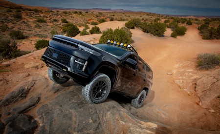 2026 Jeep Grand Wagoneer Commander Concept Off-Road Wallpaper 450x275 (1)