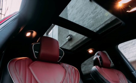2027 Infiniti QX65 Panoramic Roof Wallpaper 450x275 (61)