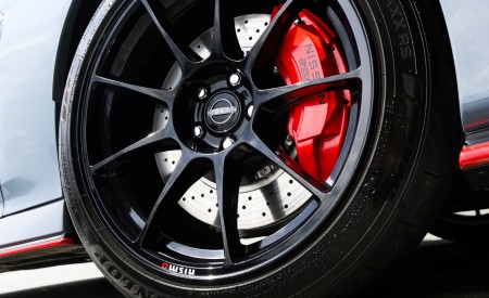 2027 Nissan Z NISMO Manual Transmission Brakes Wallpaper 450x275 (39)