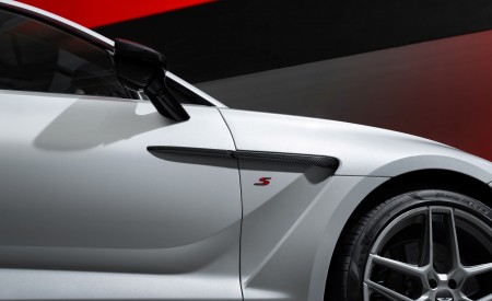 2026 Aston Martin DBX S Detail Wallpaper 450x275 (15)