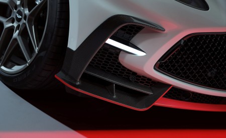 2026 Aston Martin DBX S Fog Light Wallpaper 450x275 (14)