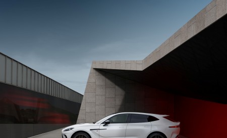 2026 Aston Martin DBX S Side Wallpaper 450x275 (5)
