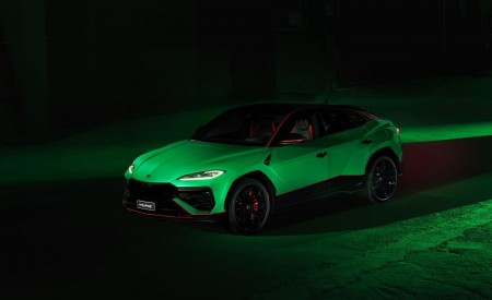 2026 Lamborghini Urus SE Tettonero Capsule Front Three-Quarter Wallpaper 450x275 (1)