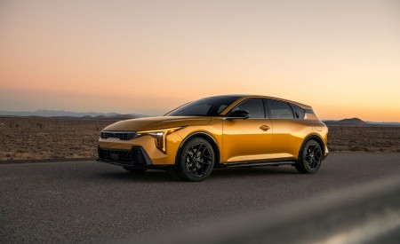 2026 Kia K4 Hatchback Front Three-Quarter Wallpaper 450x275 (6)