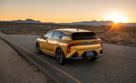 2026 Kia K4 Hatchback Rear Three-Quarter Wallpaper 450x275 (8)