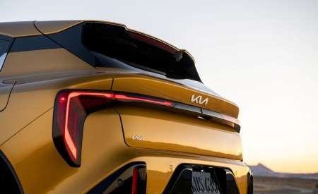 2026 Kia K4 Hatchback Tail Light Wallpaper 450x275 (13)