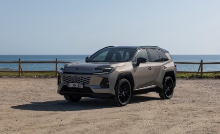 2026 Toyota RAV4 HEV Avantgarde Front Three-Quarter Wallpaper 450x275 (25)